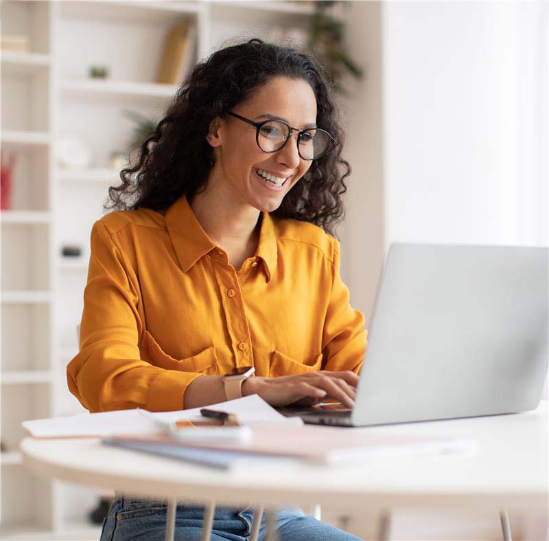 Smiling woman working on her laptop.